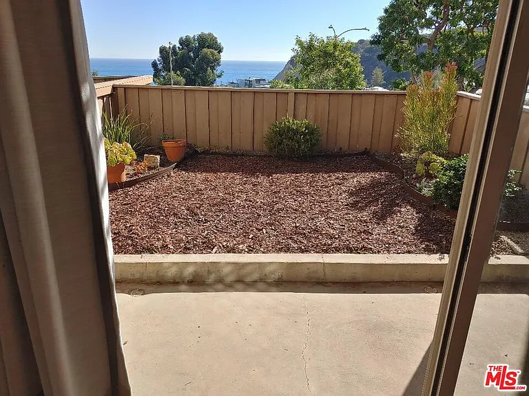 23918 De Ville Way #B — Photo 51
