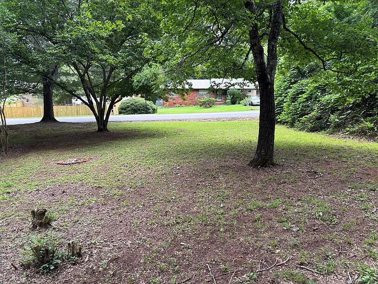 901 Carson Ln SW — Photo 16