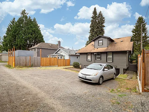 5632 11th Ave NE Photo 1