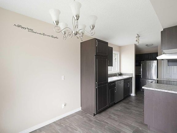 3rd image of 118 Dovertree Pl SE