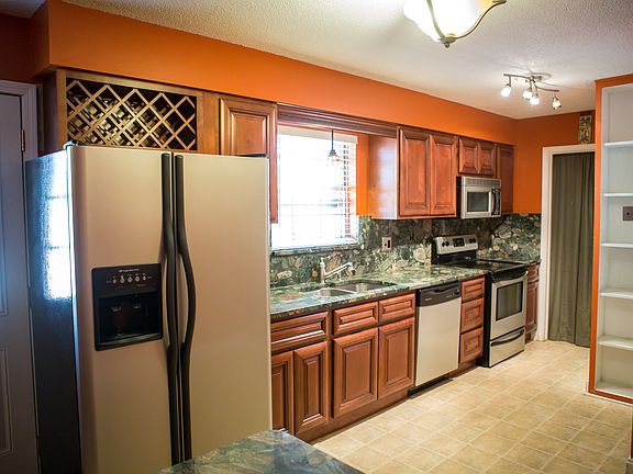 New cabinets & granite tops