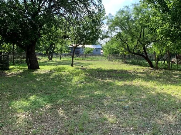 1308 S Melville St, Brady, TX 76825