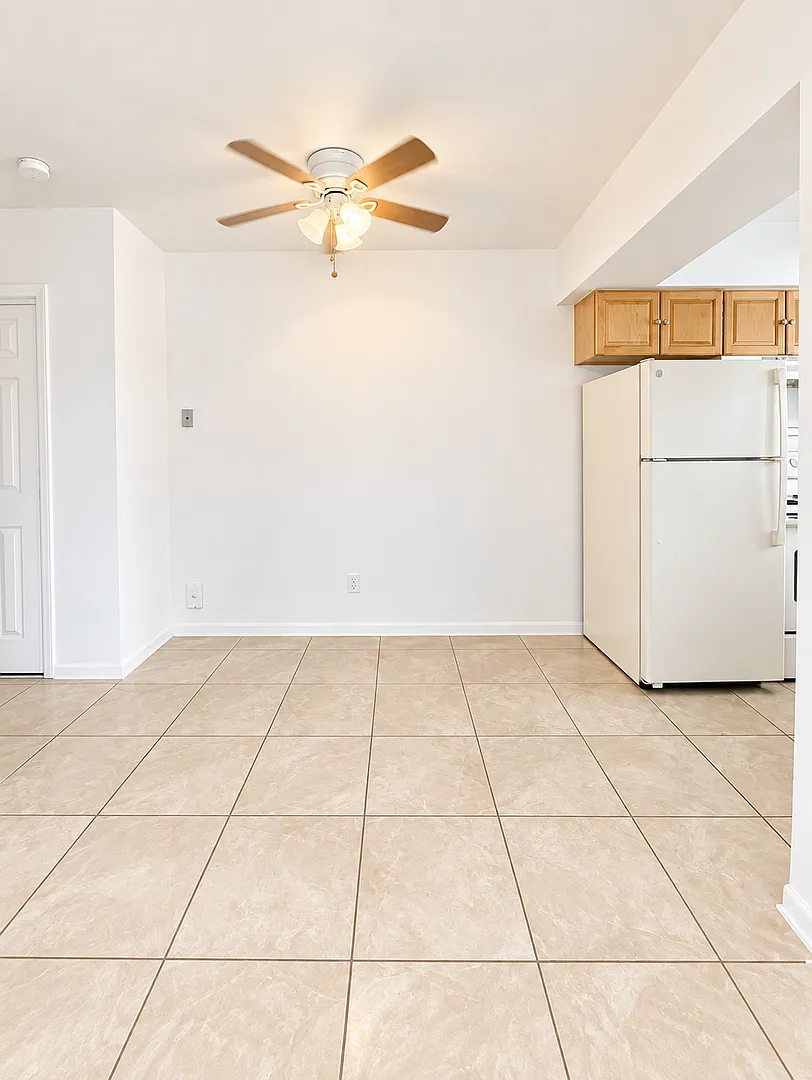 3611 N Dixie Hwy — Photo 4