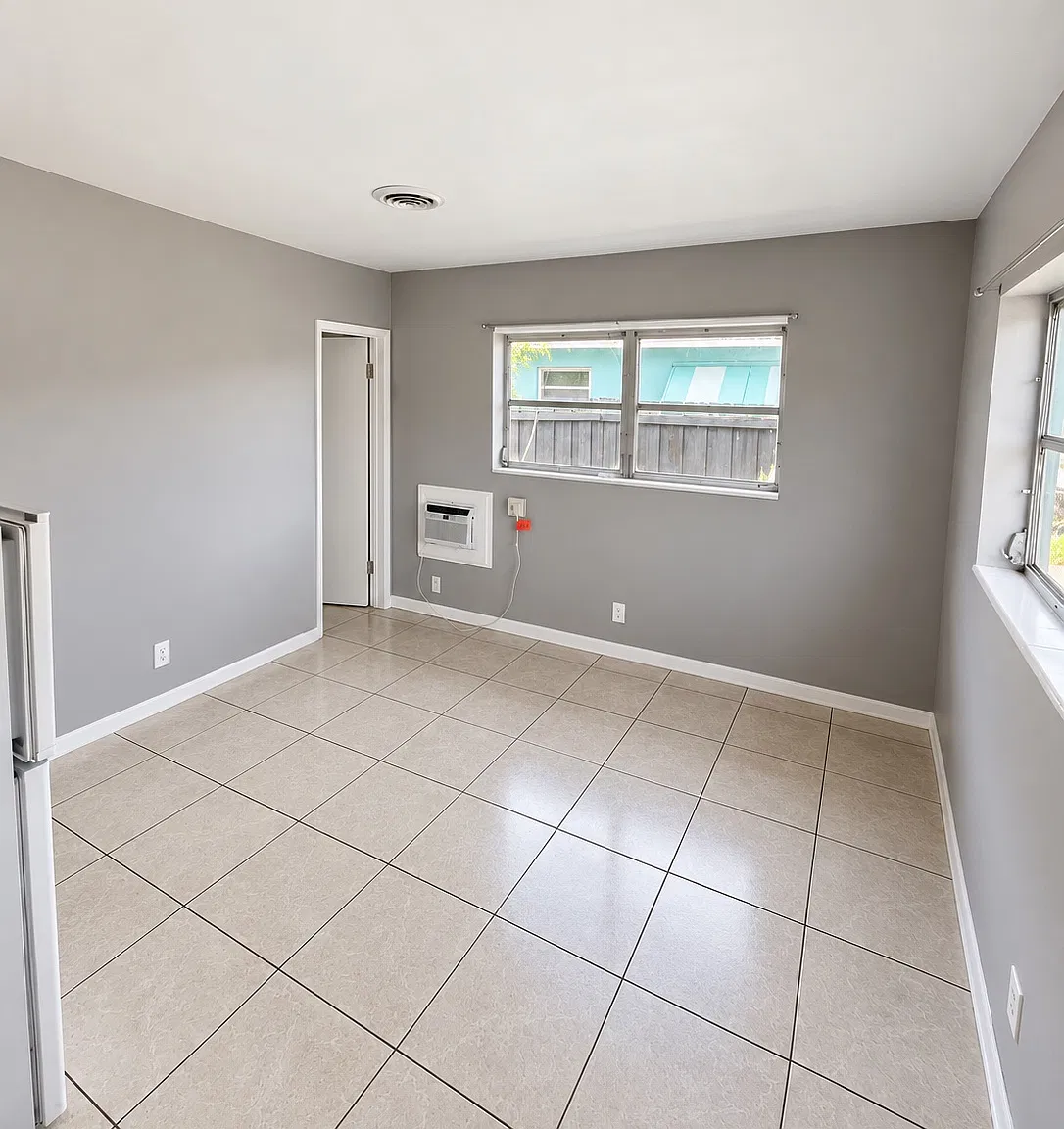 Studio, 300 sqft, $1,250 — Photo 1