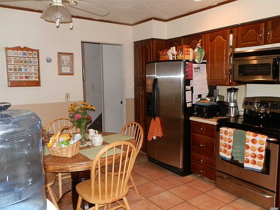 2nd image of 6 Oxford Ln