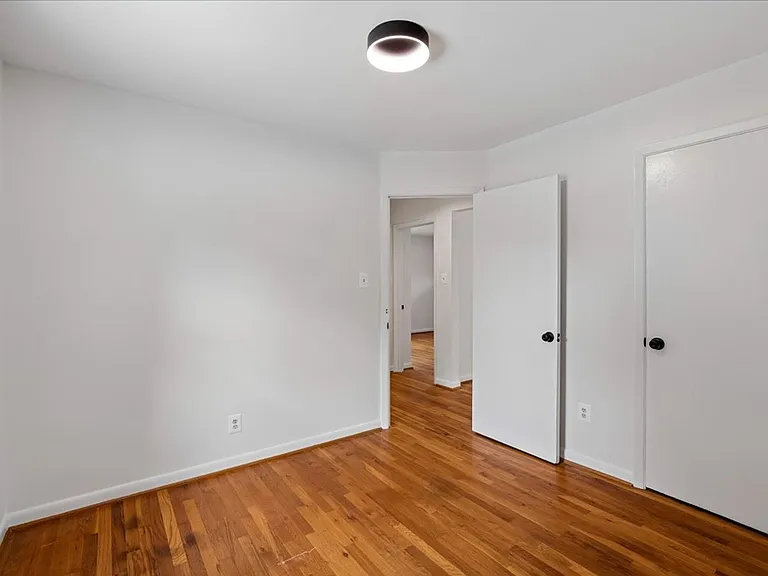 727 Grandin Ave — Photo 14