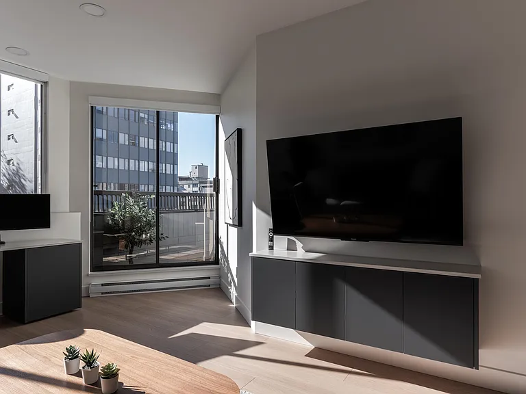 1270 Robson St — Photo 3