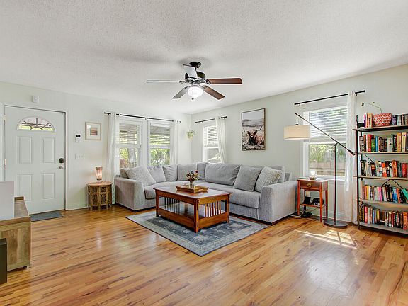 3rd image of 4709 Marlboro Pl