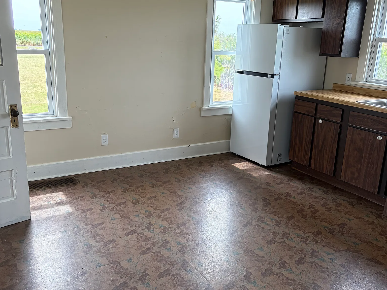 1 bed, 1300 sqft, $1,300 — Photo 3