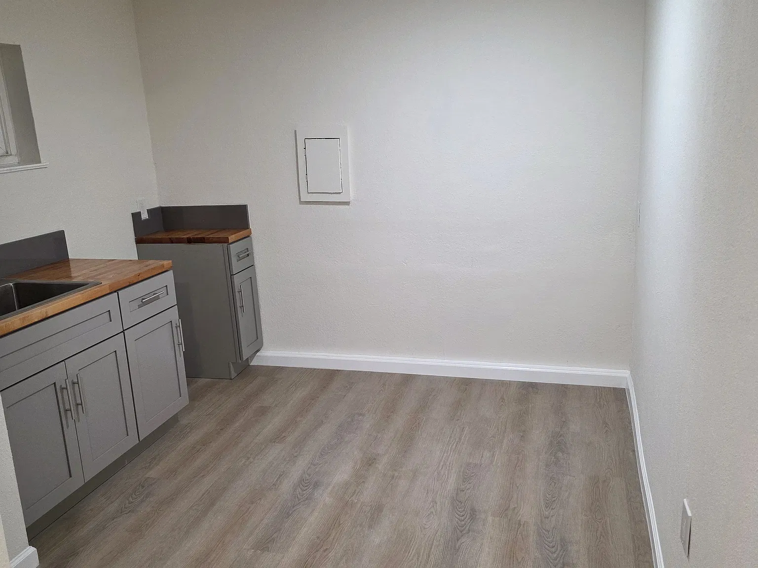 Studio, 400 sqft, $2,400 — Photo 1