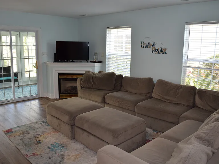 20257 Simonton Ct — Photo 10
