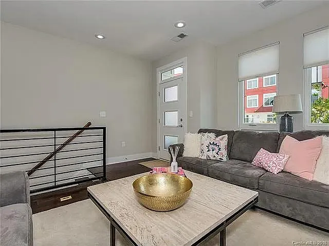 2830 Youngblood St — Photo 8