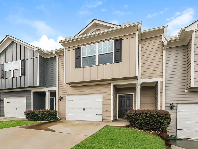 404 Highwood Ln — Photo 1