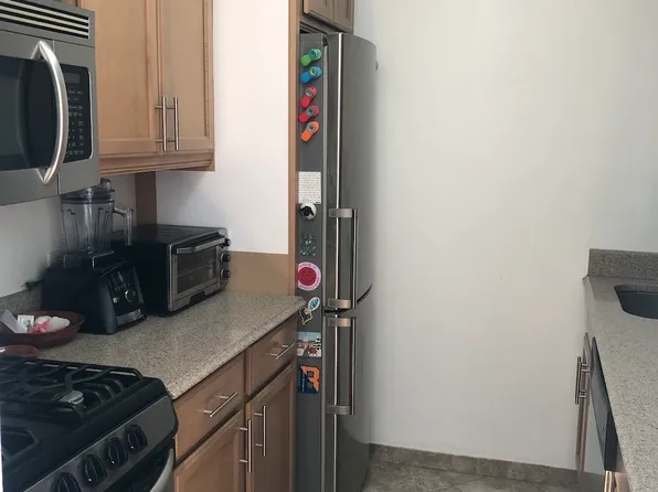 250 South End Avenue image 5 of 19