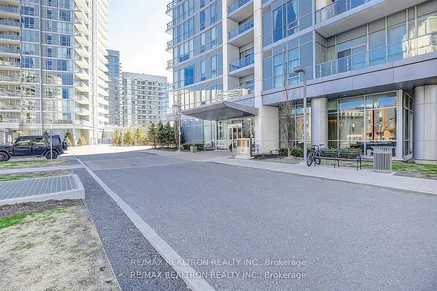 3 bed, $2,900 — Photo 2
