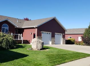 882 13th St E, Dickinson, ND 58601