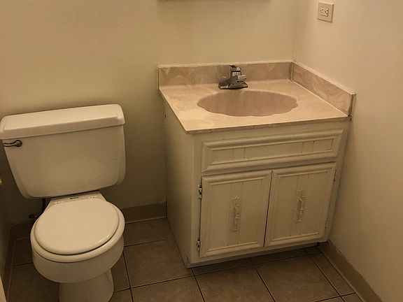 1st floor half bathroom