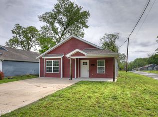901 N Hall St, Webb City, MO 64870