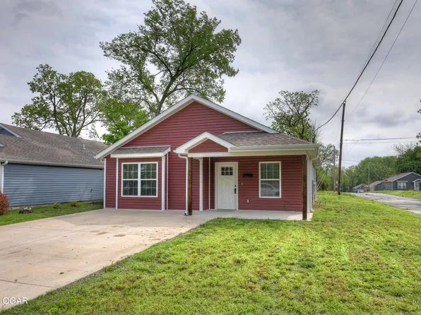 901 N Hall St, Webb City, MO 64870