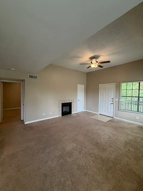 1 bed, 708 sqft, $1,300 — Photo 4