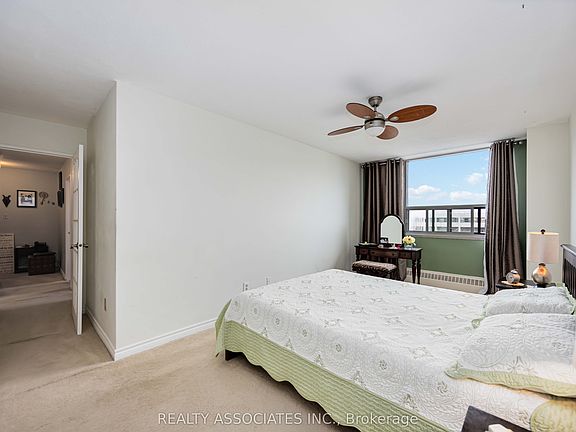 5th image of 180 Markham Rd #811