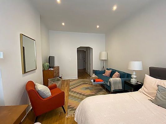 3rd image of 67 8th Ave APT 22