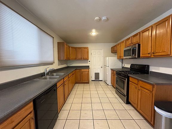 4th image of 23901 Friar St