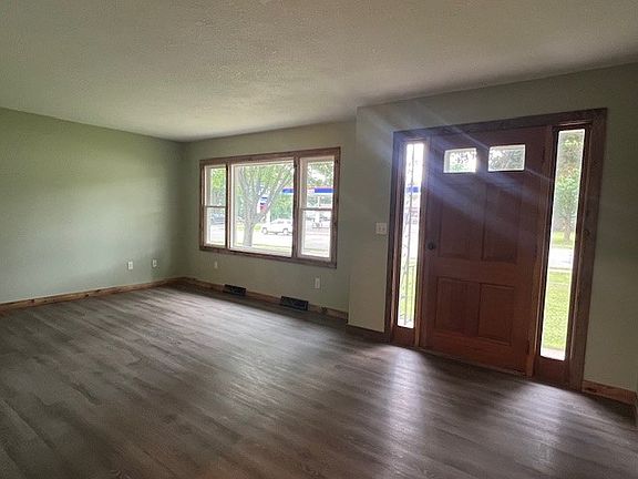 4th image of 2307 Broadway Street S