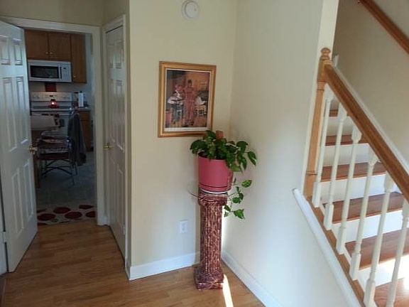 3rd image of 143 Greenway Ct
