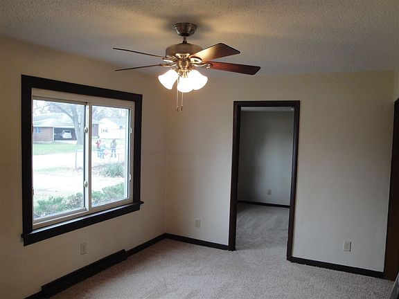 3rd image of 404 Wallace Ave