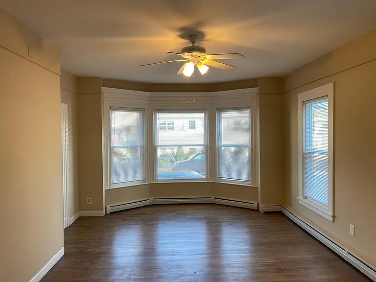 52 Bramhall St #4 — Photo 8