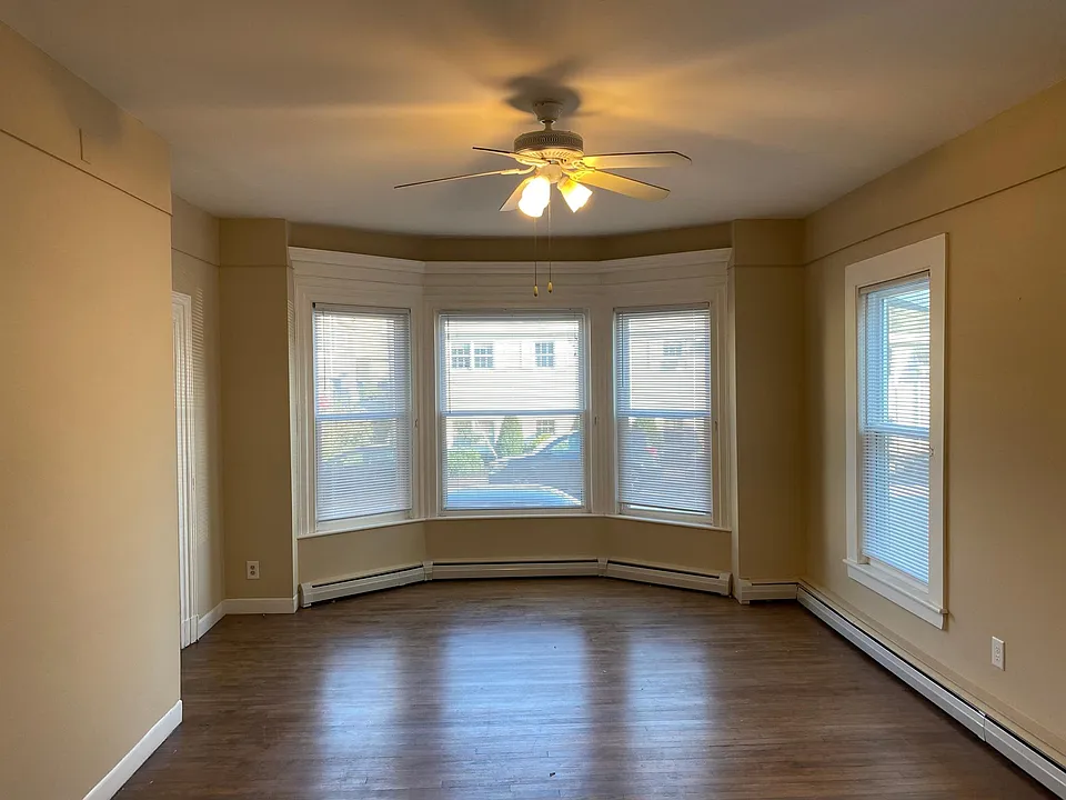 52 Bramhall St #4