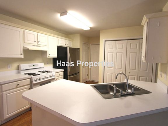 5th image of 187 Stoneforest Dr