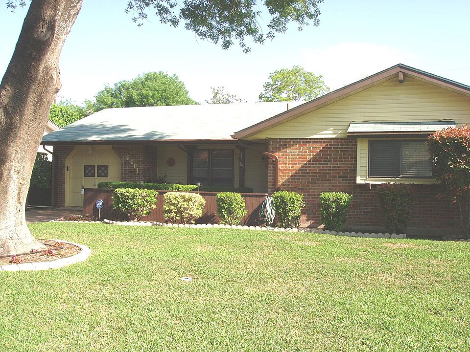 Front view of home
