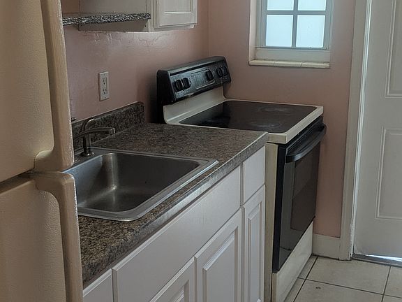 2nd image of 1450 NE 171st St APT 102B