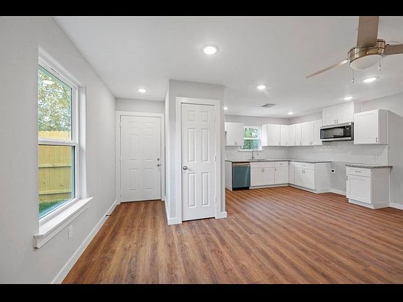 3rd image of 5516 Eastland St Unit B