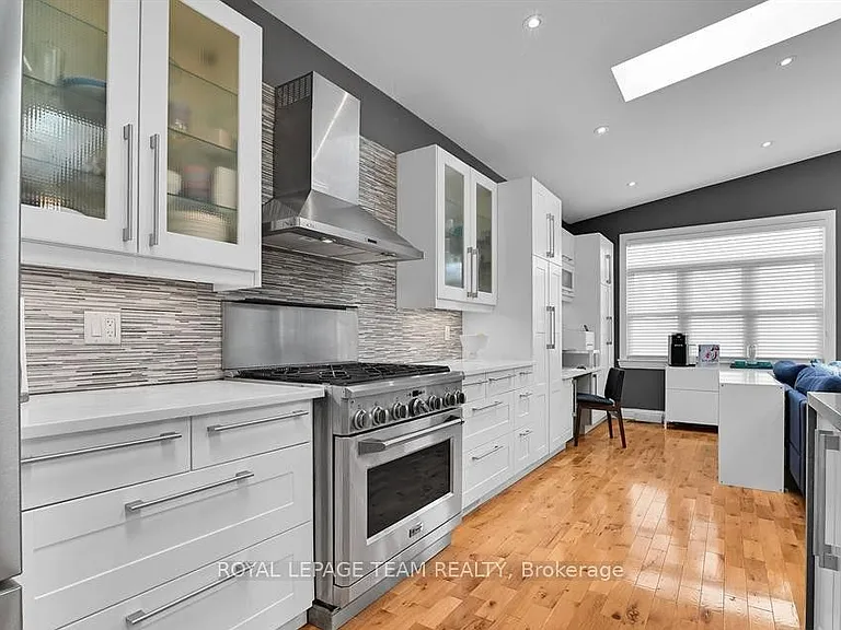 212 Flora St #1 — Photo 6
