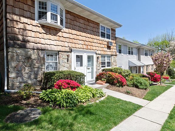 5th image of 8 Harbour Ln #2B