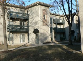 8536 Webshire Ln APT C, Saint Louis, MO 63123