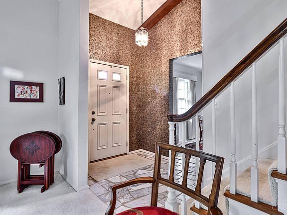 5th image of 613 Heatherdale Dr