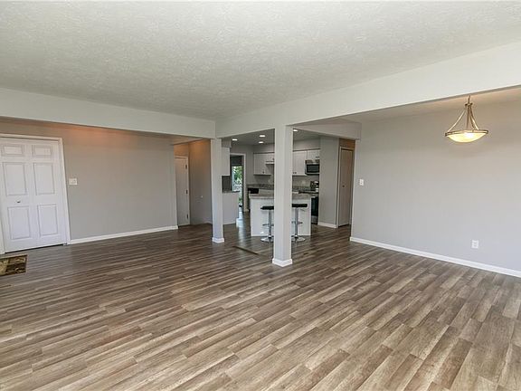 3rd image of 10013 Munich Dr