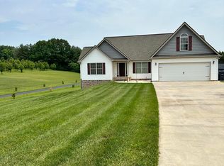 1550 Wolfe Ln, Mount Carmel, TN 37645