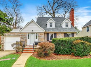 22 Kowall Pl, Lynbrook, NY 11563