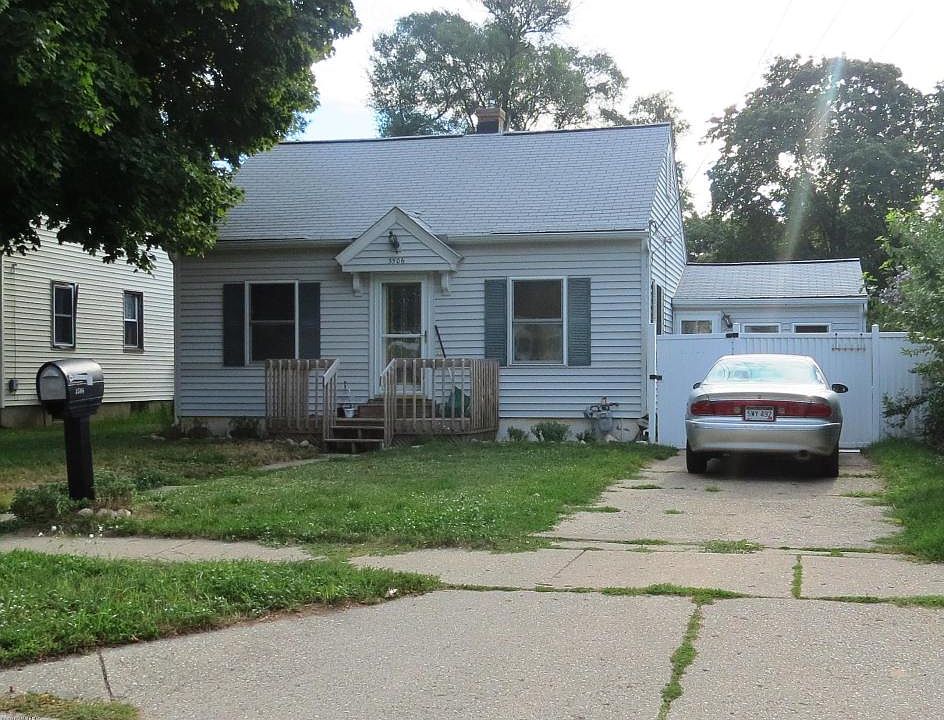 1st image of 3506 Hillcroft Ave SW