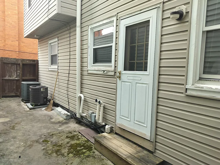 136 S 18th St #2 — Photo 3