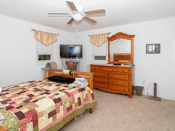 3rd image of 105 Pleasantwood Dr