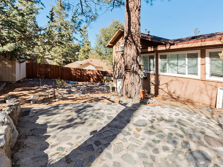 5203 Desert View Dr — Photo 24