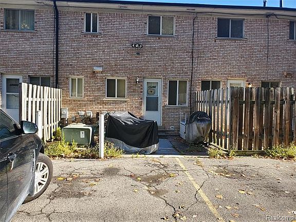 2nd image of 37096 Jefferson Ave
