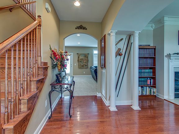 Open and light entryway