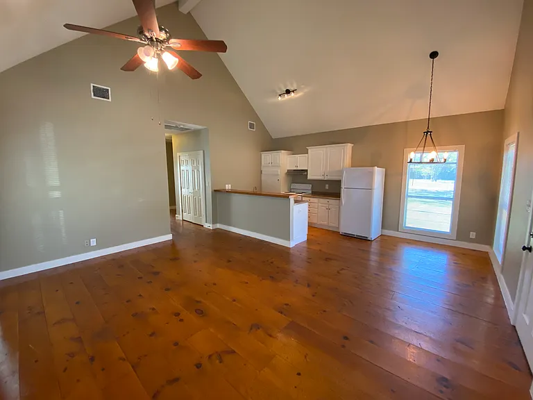 44 Fredericksburg — Photo 3